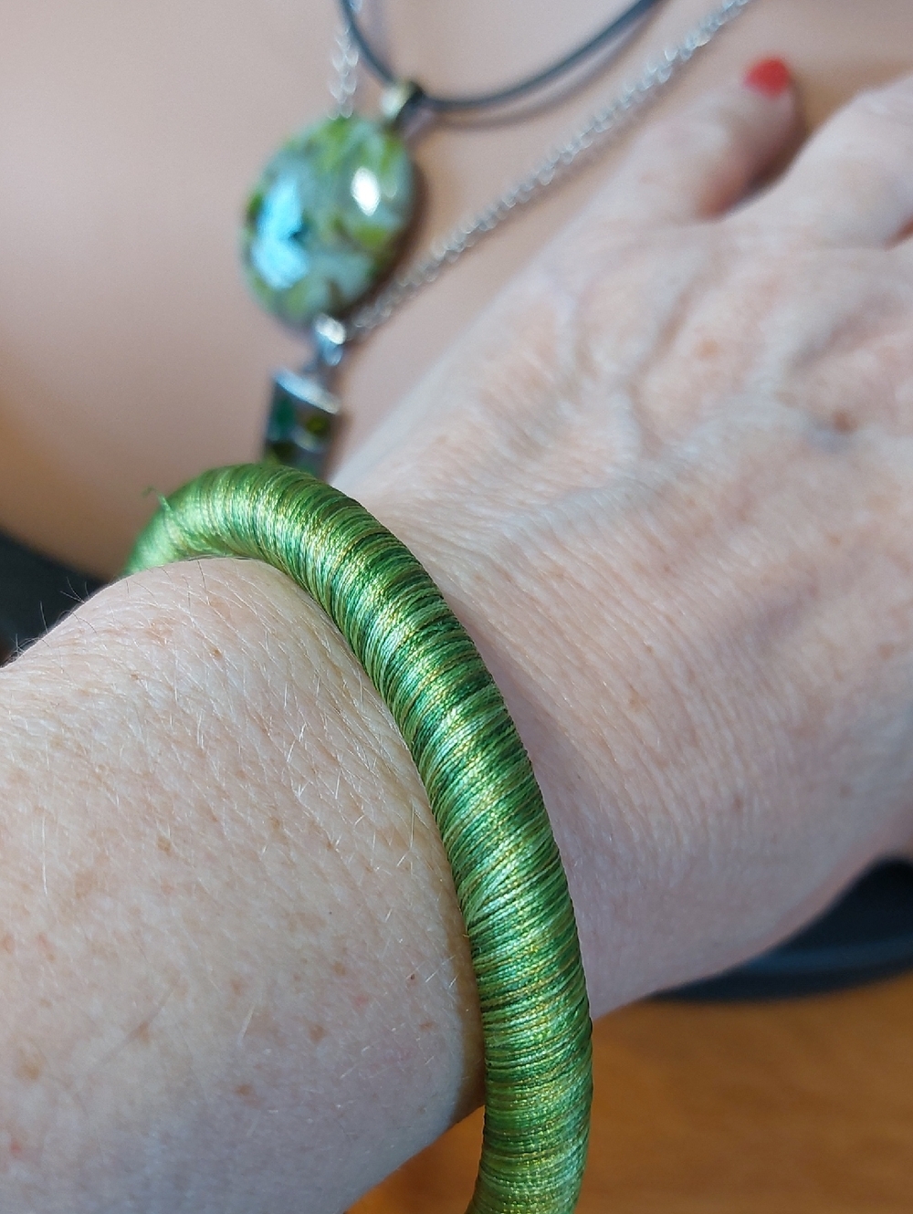 💜5/$25 Lot Green Jewelry 2 Necklaces Bangle Glass Pendant - Picture 4 of 4